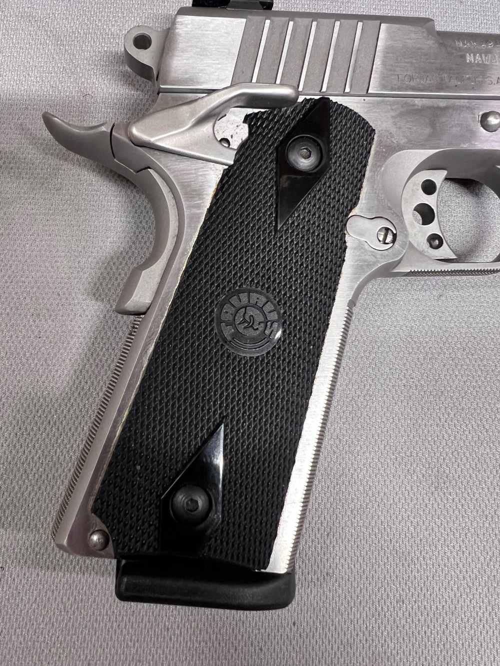 Taurus PT1911 stainless finish 45 ACP 5" barrel black grips white dot sight-img-9