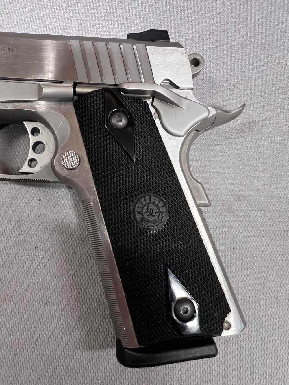 Taurus PT1911 stainless finish 45 ACP 5" barrel black grips white dot sight-img-3