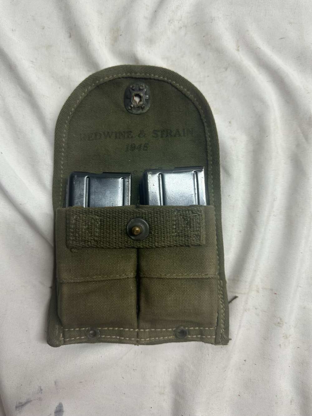 2 - ORIG. M1 CARBINE 15 RD. MAGS IN ORIGINAL POUCH 1945 DATED-img-6