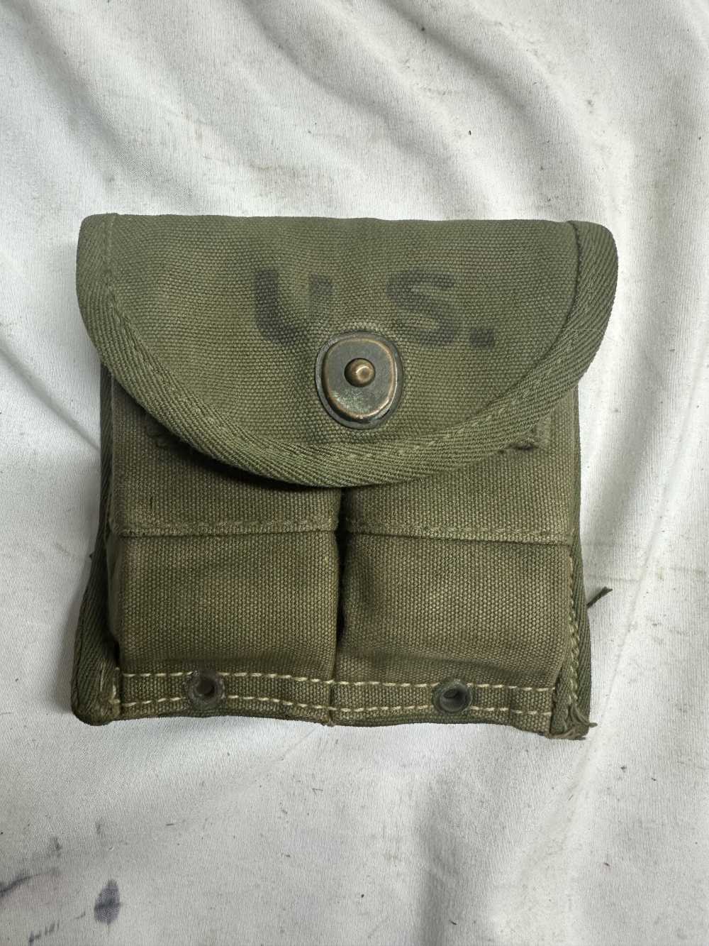 2 - ORIG. M1 CARBINE 15 RD. MAGS IN ORIGINAL POUCH 1945 DATED-img-7