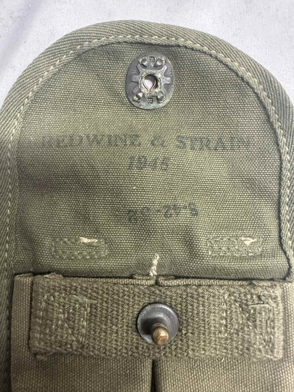 2 - ORIG. M1 CARBINE 15 RD. MAGS IN ORIGINAL POUCH 1945 DATED-img-1