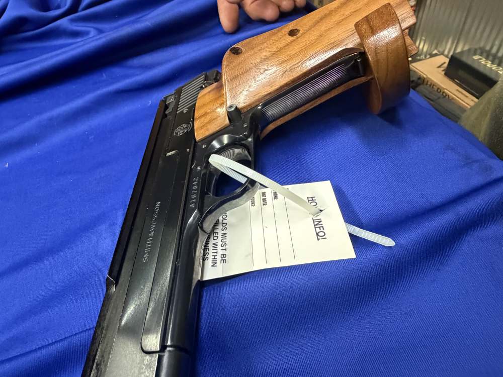 Smith and Wesson 41 22LR Penny start no reserve!-img-9