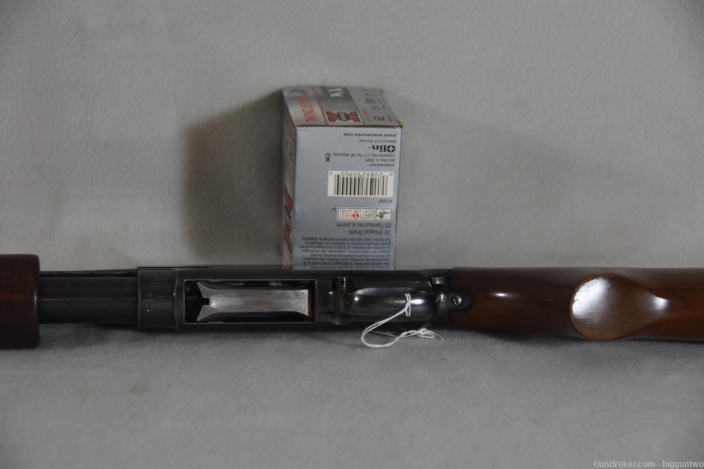 Winchester 25 Pump Action Shotgun in good condition-img-17