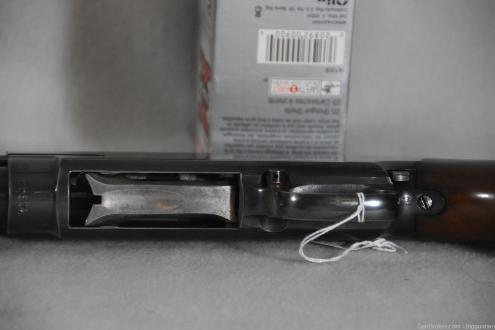 Winchester 25 Pump Action Shotgun in good condition-img-20