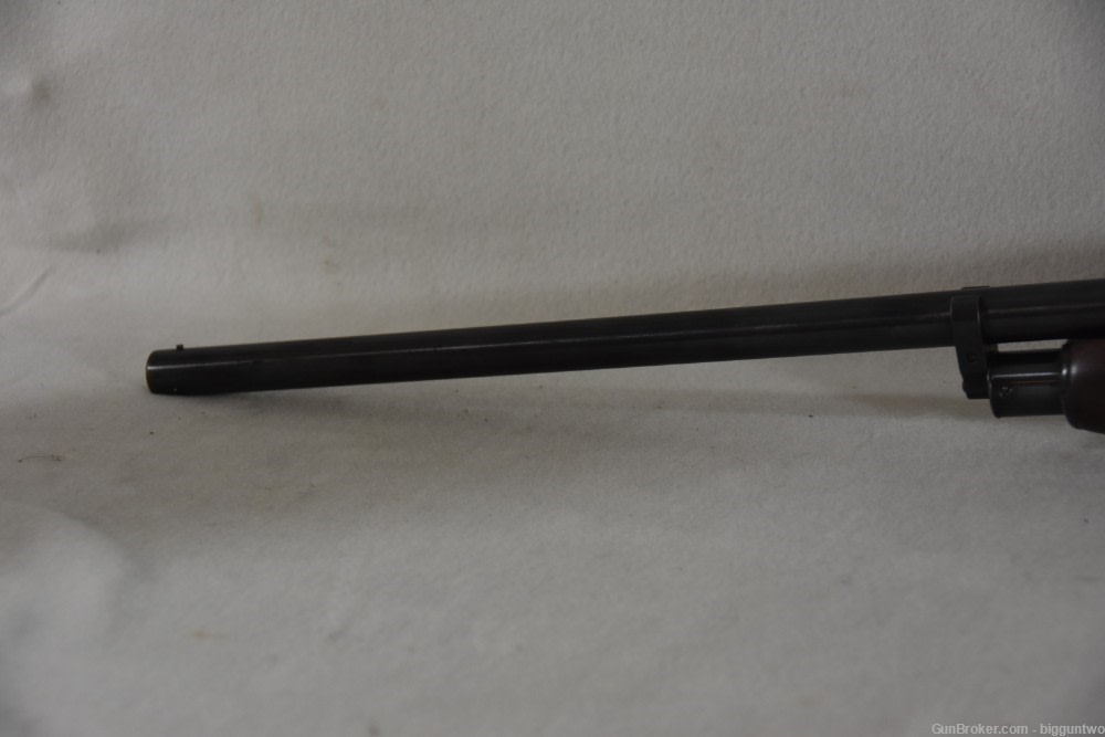 Winchester 25 Pump Action Shotgun in good condition-img-9