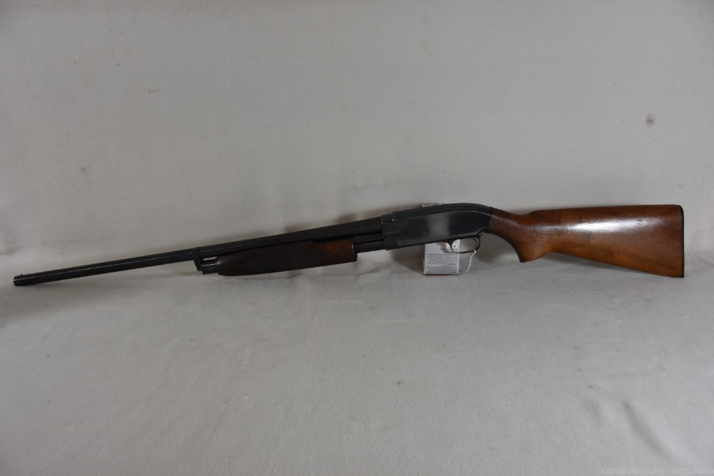 Winchester 25 Pump Action Shotgun in good condition-img-5