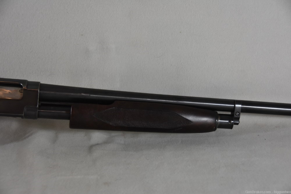 Winchester 25 Pump Action Shotgun in good condition-img-3