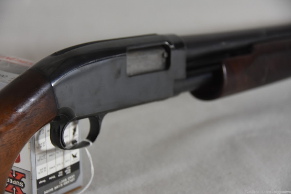 Winchester 25 Pump Action Shotgun in good condition-img-24