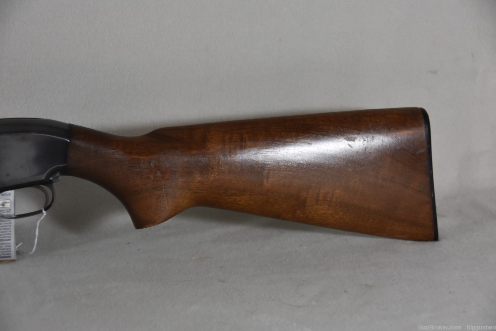 Winchester 25 Pump Action Shotgun in good condition-img-6
