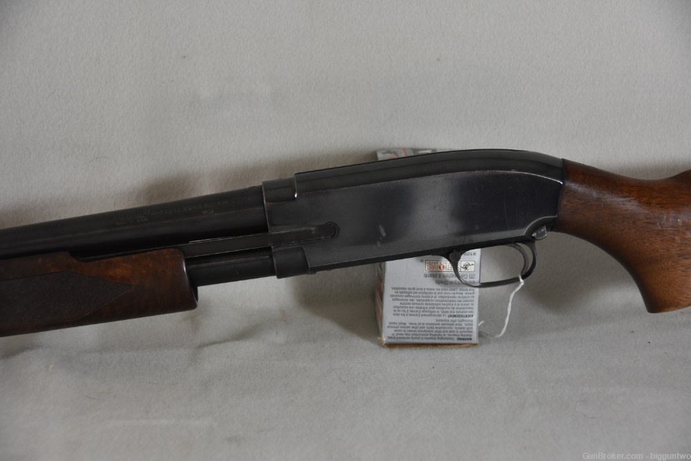 Winchester 25 Pump Action Shotgun in good condition-img-7