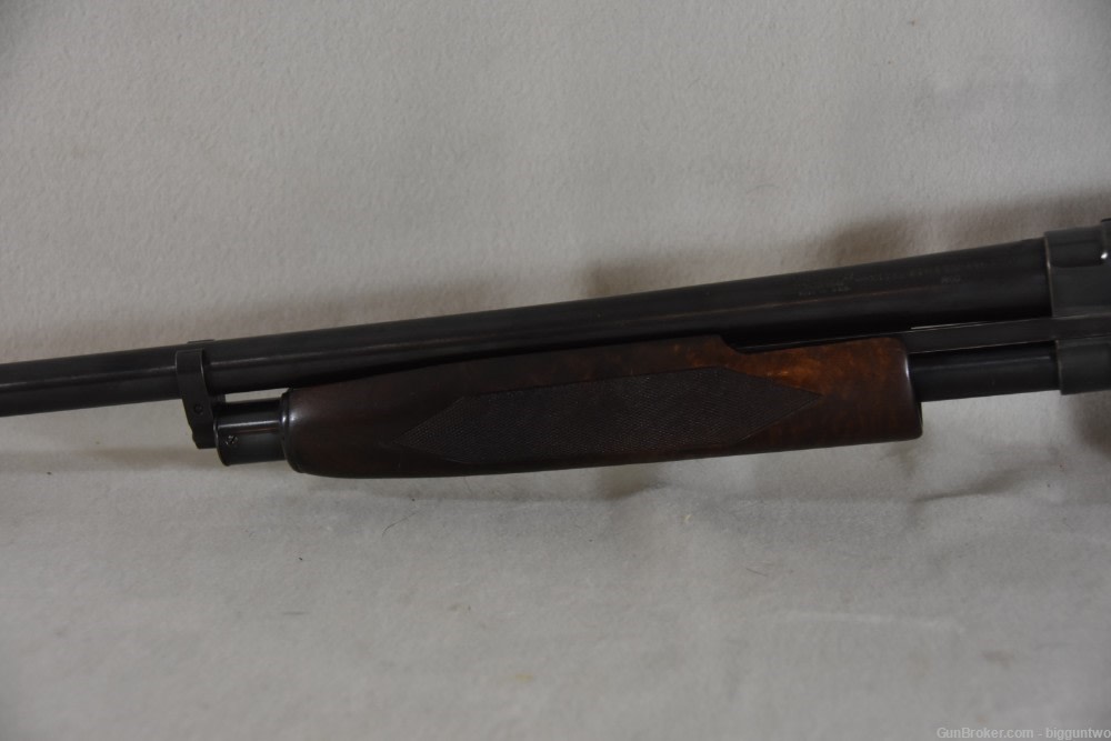 Winchester 25 Pump Action Shotgun in good condition-img-8
