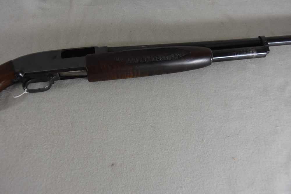Winchester 25 Pump Action Shotgun in good condition-img-21