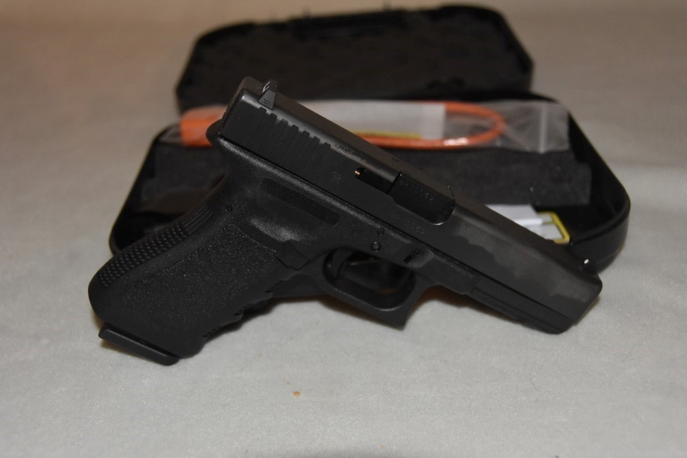 GLOCK 17 GEN3 9MM 4.49" 17-RD PISTOL Brand New in Case with paper, etc.-img-8