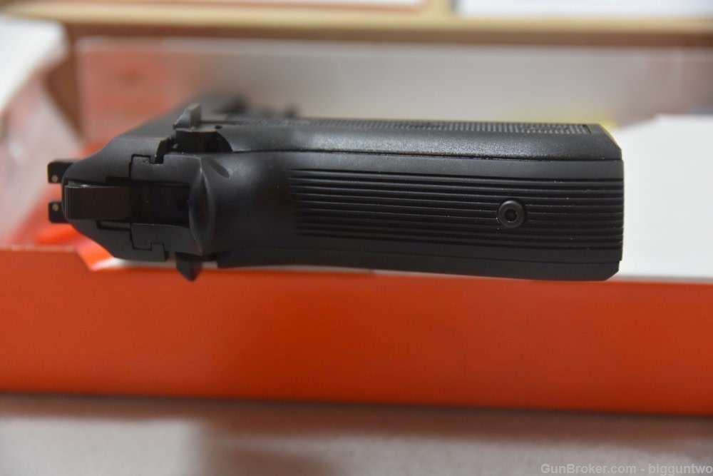 TAURUS PT92 9MM 5'' 17-RD PISTOL Brand New in Box with paper, etc.         -img-17