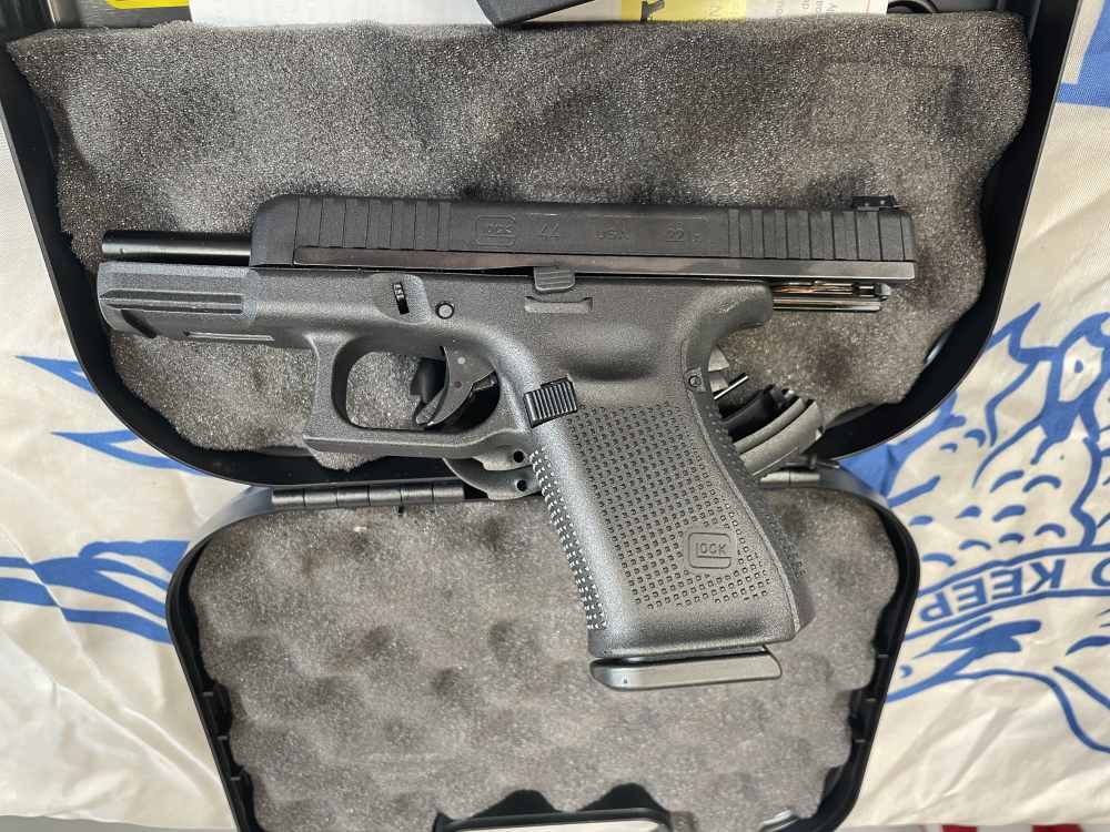 Glock 44 .22 Pistol-img-2