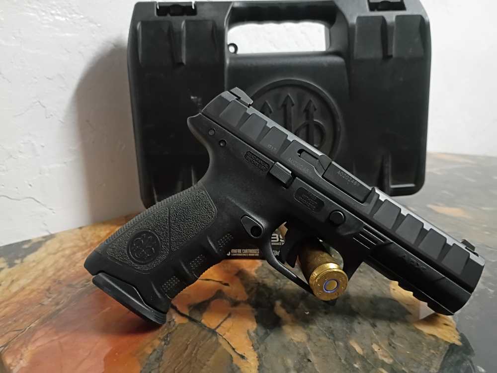 BERETTA APX 9mm semi automatic pisol with hard case and grip inserts GREAT -img-3