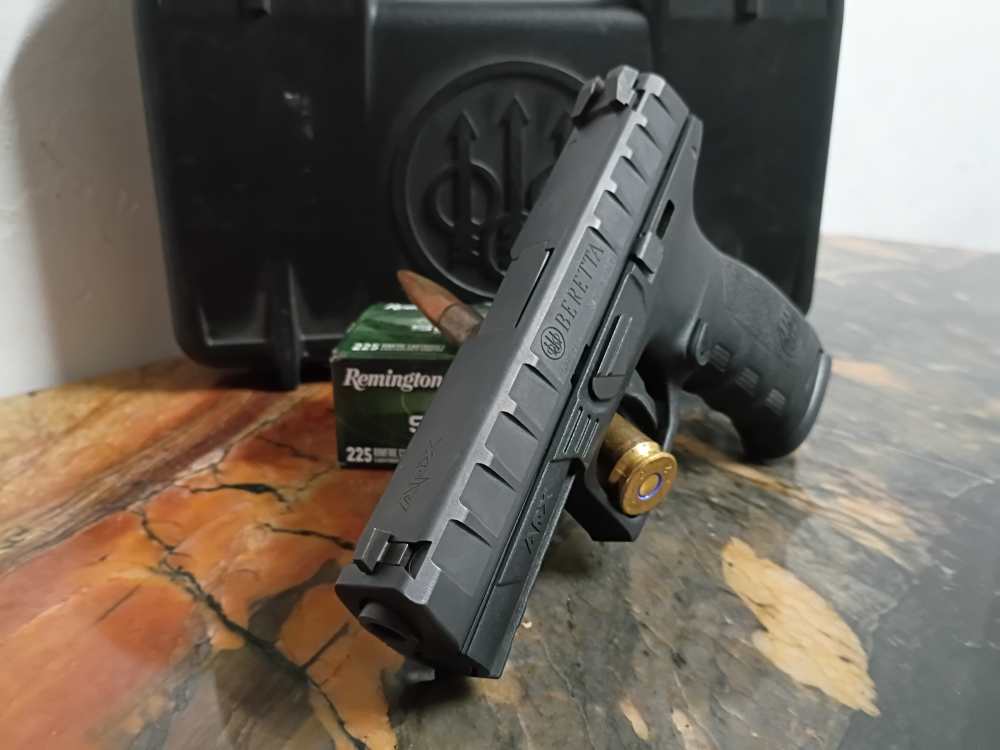 BERETTA APX 9mm semi automatic pisol with hard case and grip inserts GREAT -img-5