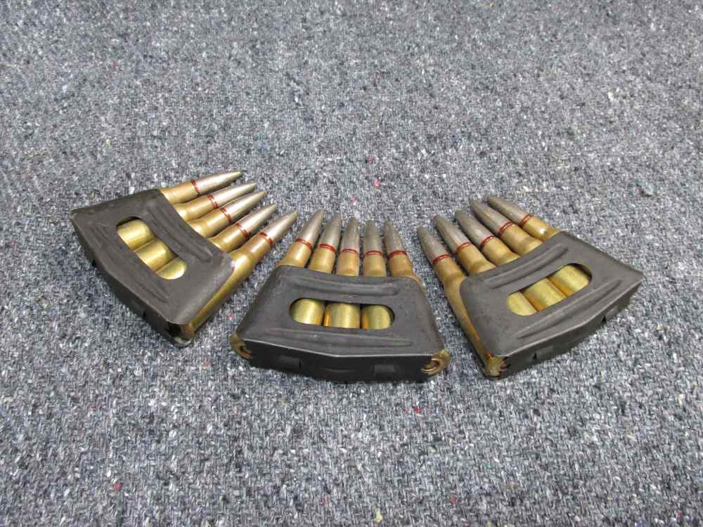 15 ROUNDS FRENCH 8mm LEBEL AMMO AND 3 ORIGINAL CLIPS, 1949 DATES-img-1