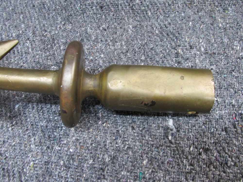 WWII ERA TRENCH TYPE MADE FLAG POLE TOPPER WITH STAR, 8 1/2" OVERALL-img-6