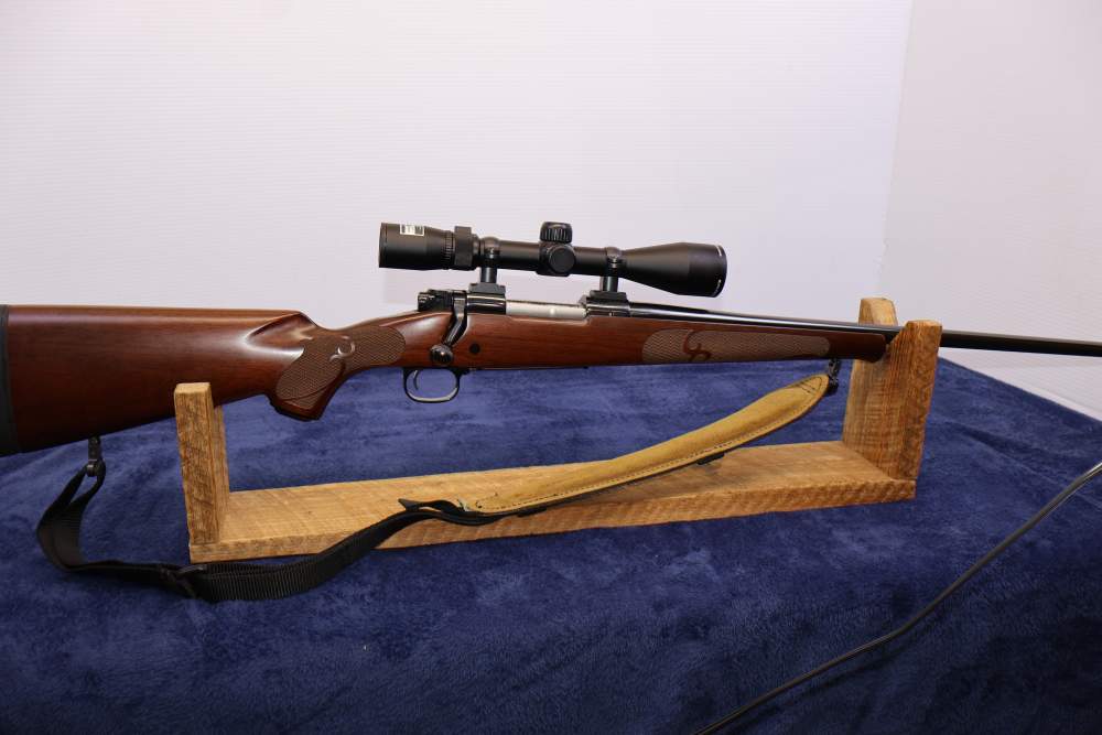 BEAUTIFUL WINCHESTER MODEL 70 CLASSIC FEATHERWEIGHT 270 WSM W/ NIKON SCOPE-img-0
