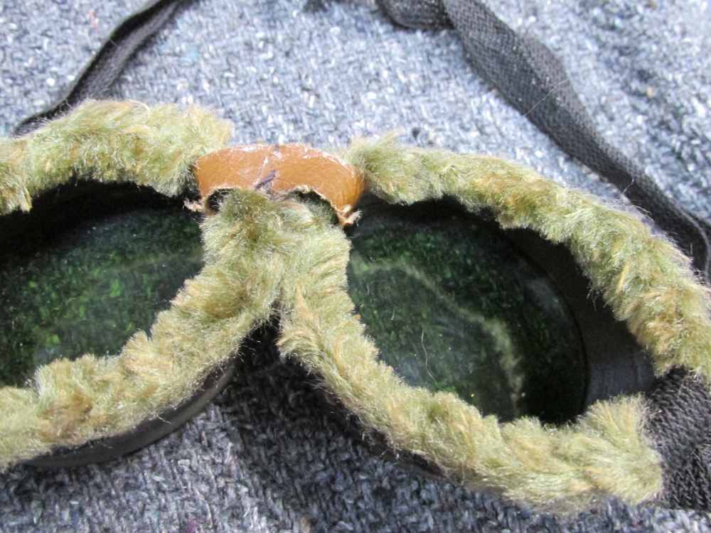 ORIGINAL WWII U.S. ARMY SKI AND MOUNTAIN GOGGLES WITH STRING TIE-img-3