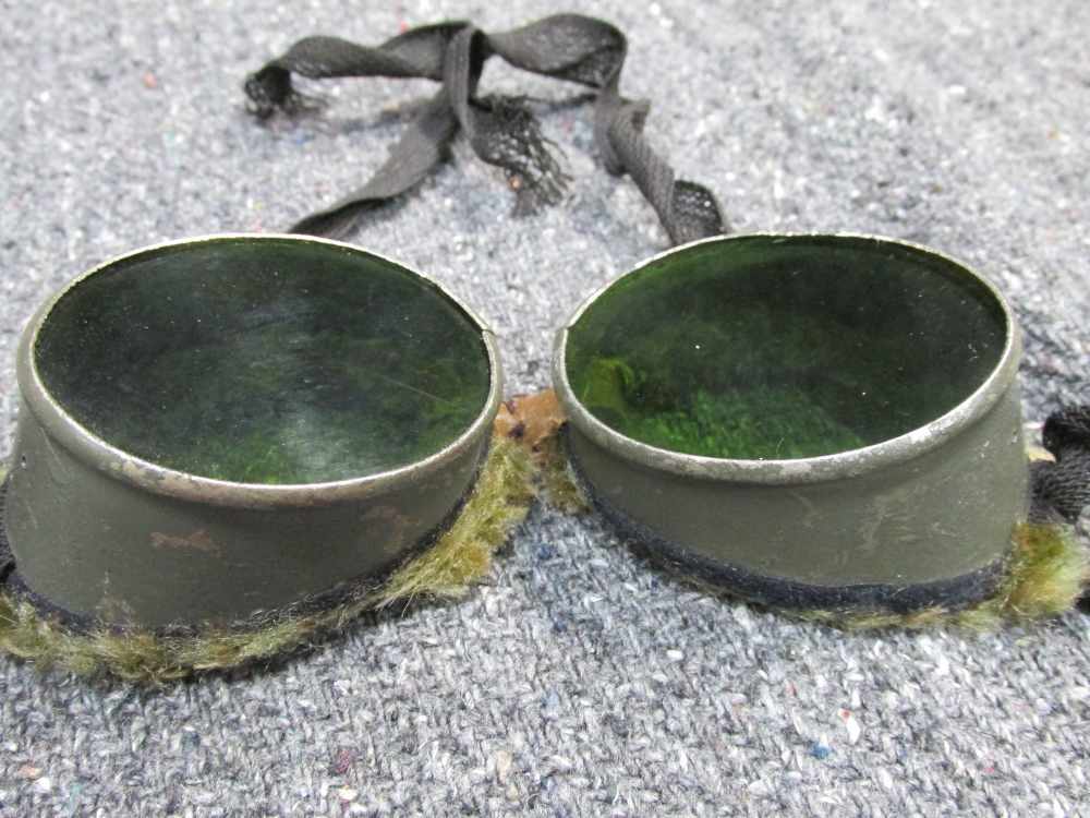 ORIGINAL WWII U.S. ARMY SKI AND MOUNTAIN GOGGLES WITH STRING TIE-img-5