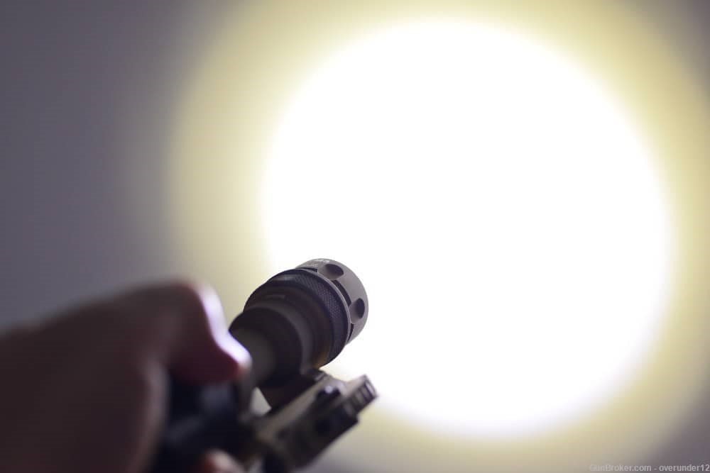 NEW Surefire M952-V AR15 Tactical Flashlight with KM3 Vampire LED IR Head -img-1