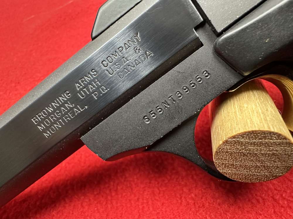 Browning Buckmark semiautomatic pistol 22 LR-img-2