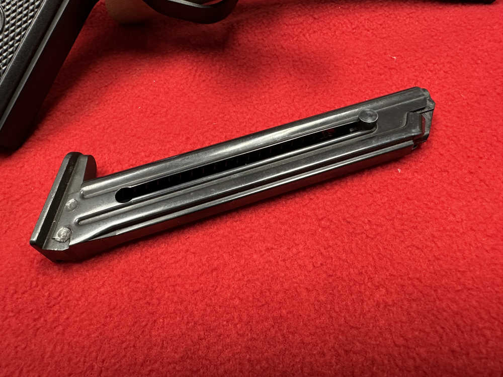 Browning Buckmark semiautomatic pistol 22 LR-img-5
