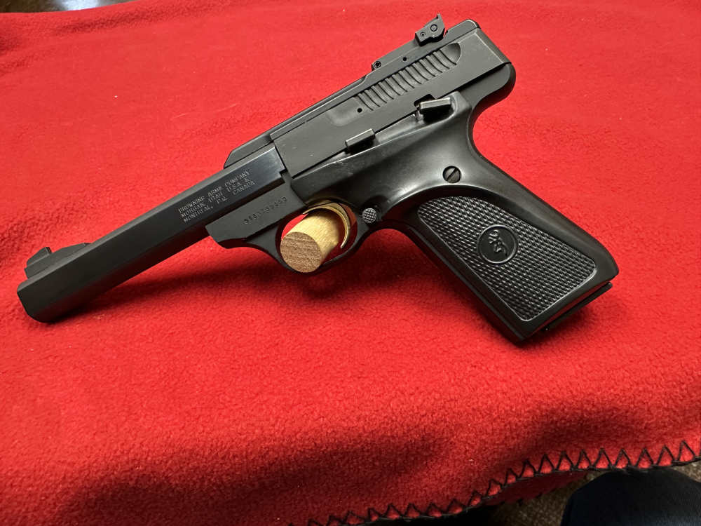 Browning Buckmark semiautomatic pistol 22 LR-img-1