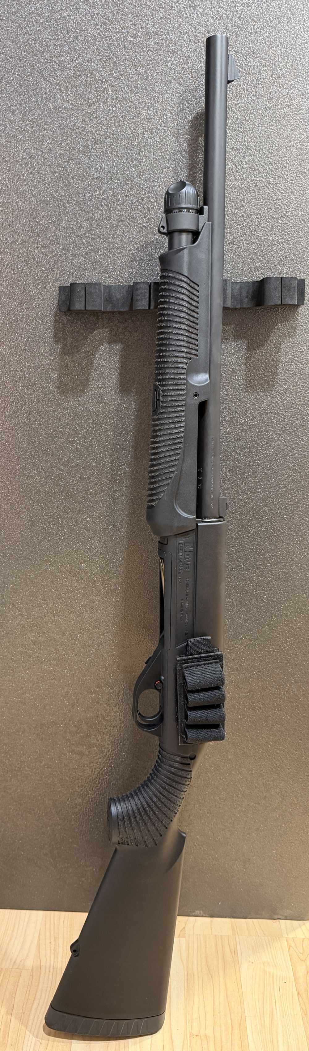 Benelli Nova 12 gauge with rifle sights Home Defense or Big Game hunting-img-2