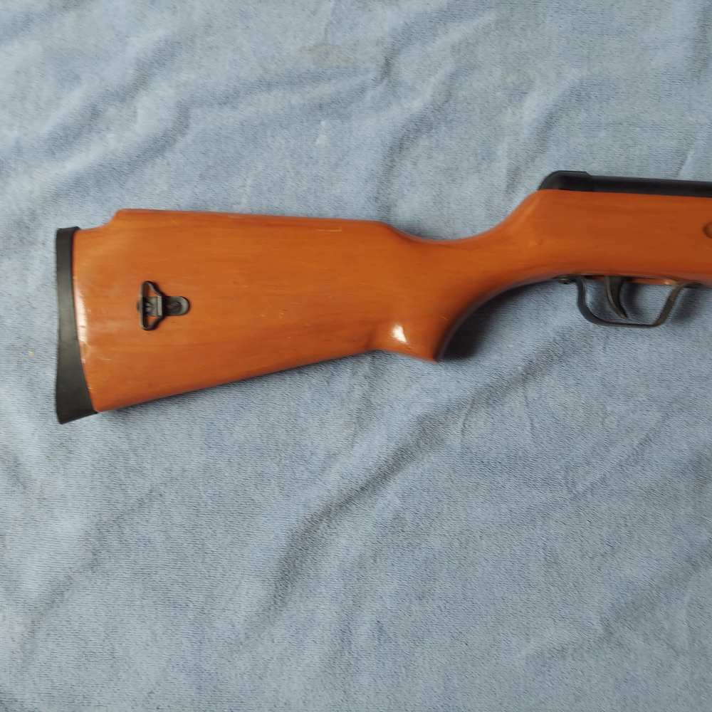 PELLET AIR RIFLE  UNKNOWN MANUFACTURER AND CALIBER -img-2