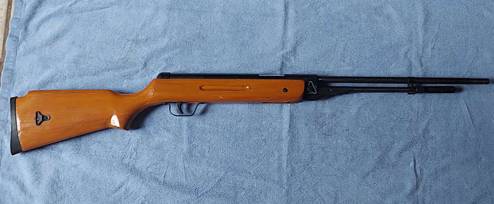 PELLET AIR RIFLE  UNKNOWN MANUFACTURER AND CALIBER -img-0