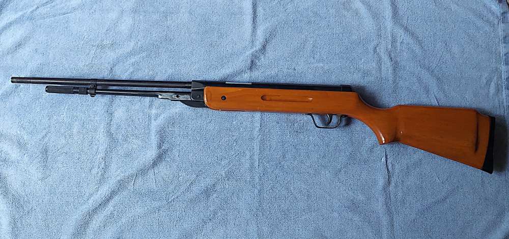 PELLET AIR RIFLE  UNKNOWN MANUFACTURER AND CALIBER -img-1