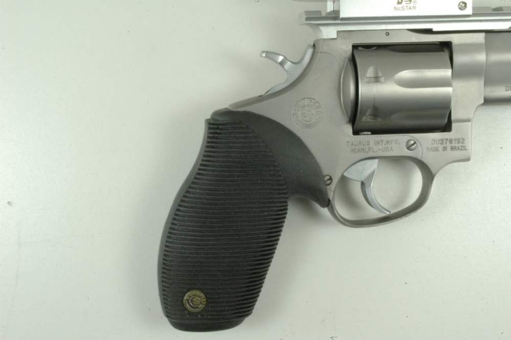 Taurus Model 17 Tracker Revolver, 17 HMR, Stainless, Box, Key, Optic, 2001-img-7