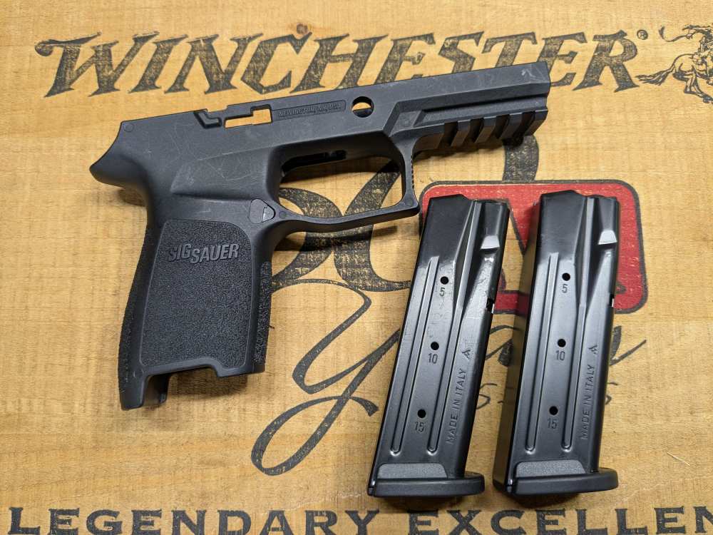 OEM SIG SAUER P320 GRIP MODULE + TWO OEM 15rd MAGAZINES MAGS-img-1