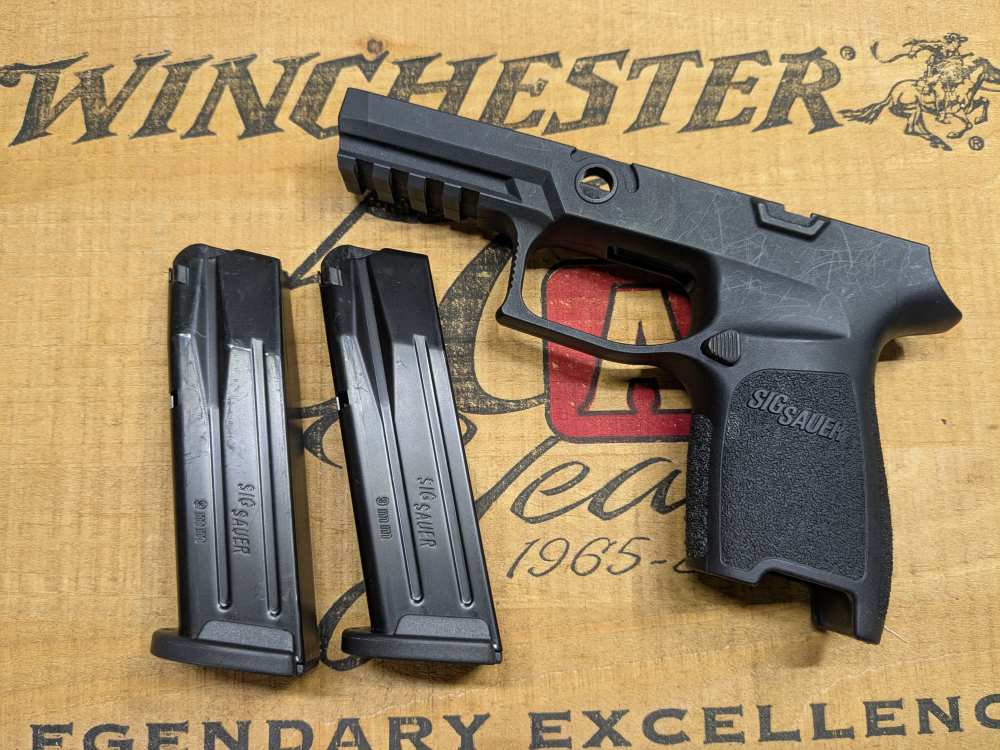 OEM SIG SAUER P320 GRIP MODULE + TWO OEM 15rd MAGAZINES MAGS-img-0