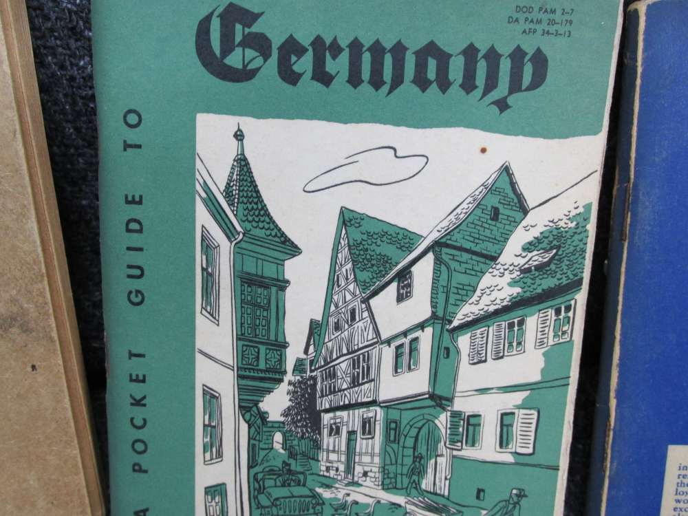 10 PIECES WWII-1950'S ERA MILITARY BOOKLETS-LANGUAGE, DICTIONARY, HANDBOOKS-img-3