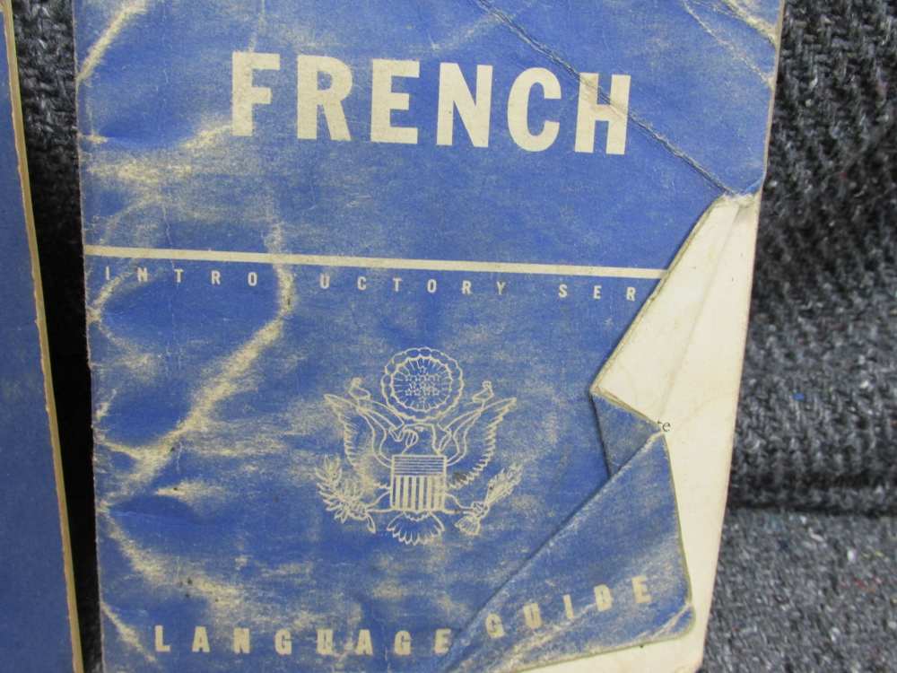 10 PIECES WWII-1950'S ERA MILITARY BOOKLETS-LANGUAGE, DICTIONARY, HANDBOOKS-img-1