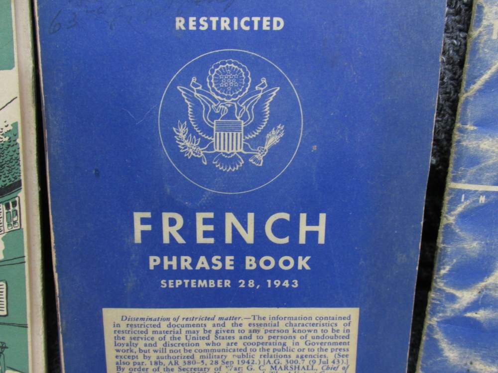 10 PIECES WWII-1950'S ERA MILITARY BOOKLETS-LANGUAGE, DICTIONARY, HANDBOOKS-img-2