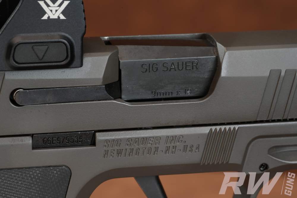 SIG SAUER P365 AXG LEGION 9MM VORTEX DEFENDER CCW 3 MAGS & CASE-img-17