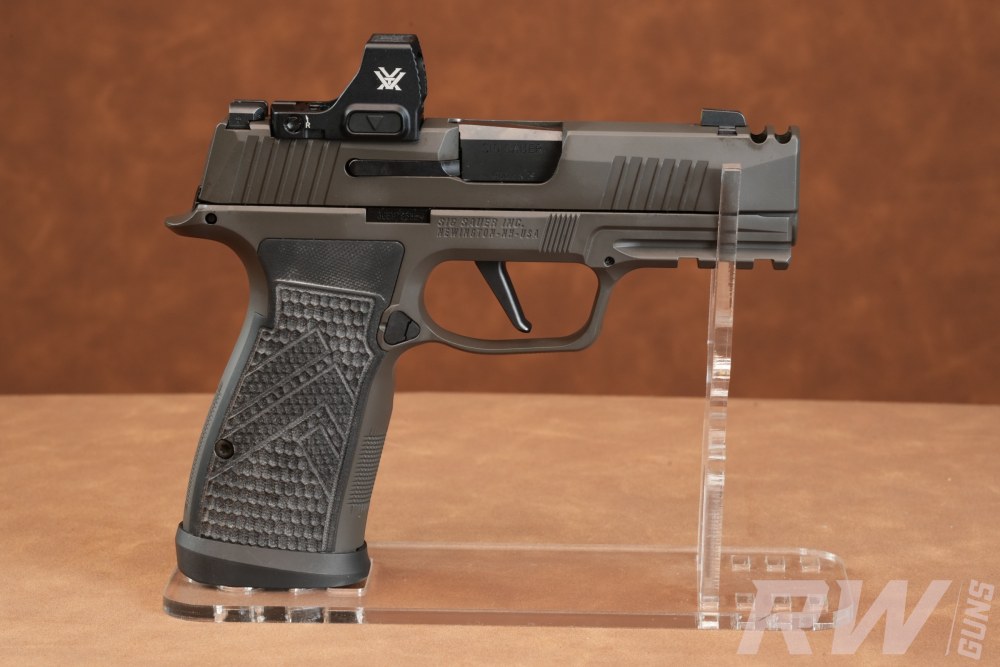 SIG SAUER P365 AXG LEGION 9MM VORTEX DEFENDER CCW 3 MAGS & CASE-img-2