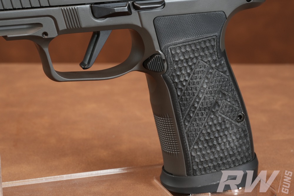 SIG SAUER P365 AXG LEGION 9MM VORTEX DEFENDER CCW 3 MAGS & CASE-img-12