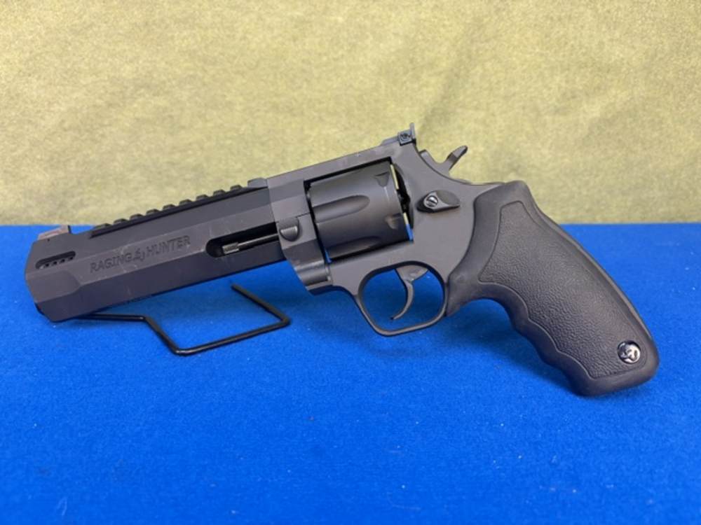 Taurus Raging Hunter 44 MAG 6 Shot 7" Ported Barrel Revolver-img-0