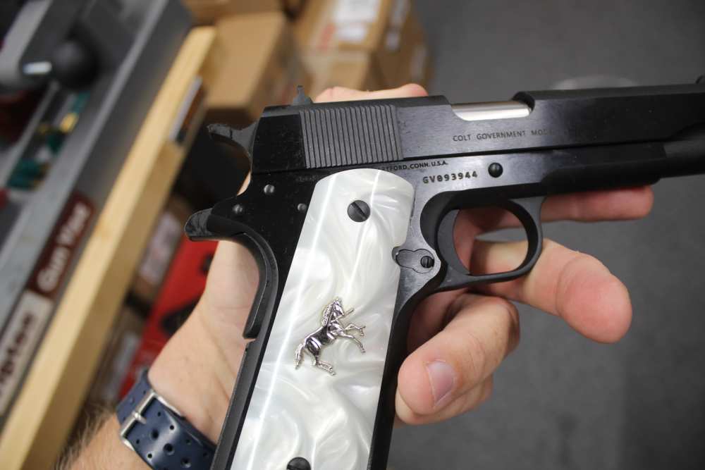 COLT 1911 IN 38 SUPER LIKE NEW WITH NO RESERVE-img-2