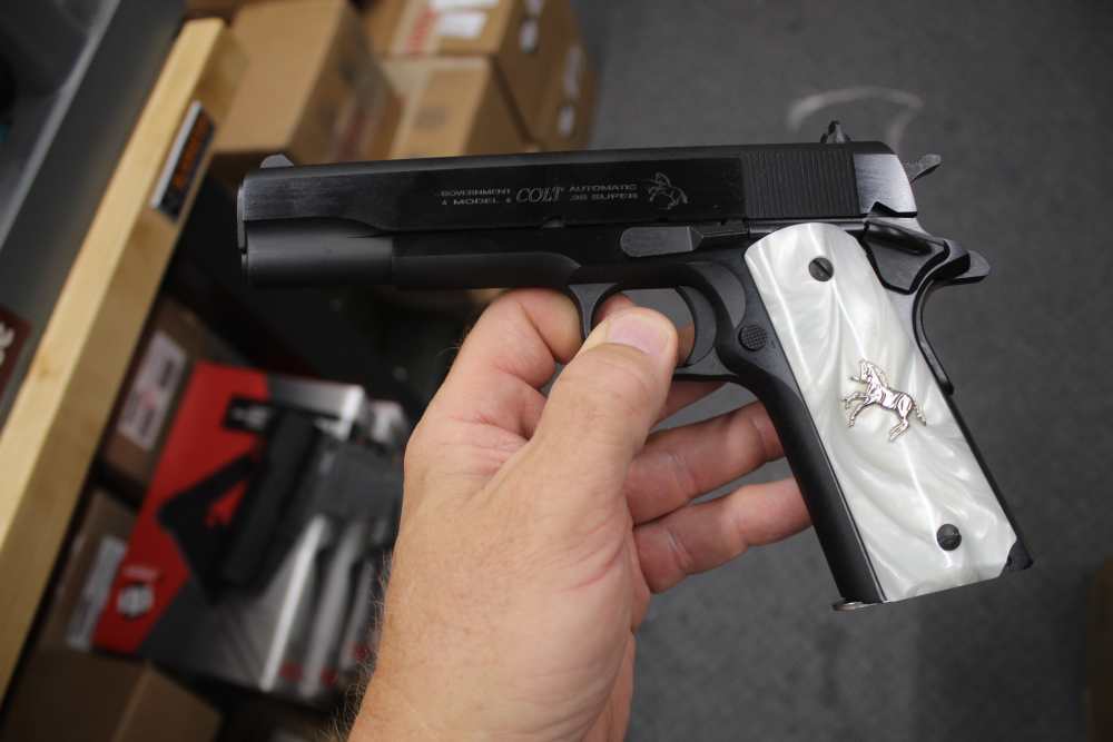 COLT 1911 IN 38 SUPER LIKE NEW WITH NO RESERVE-img-0