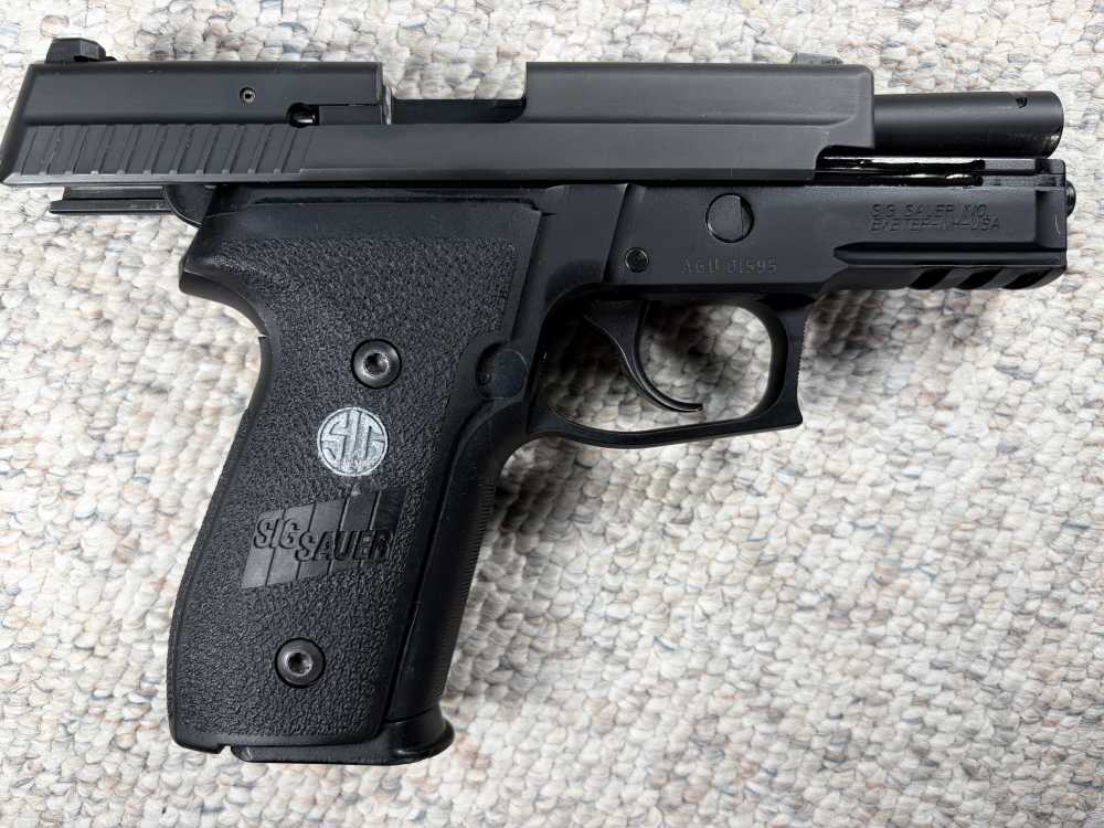 Sig Sauer P229 .40 S&W Pistol (3) mags, Org Factory Case & Man  Hogue Grips-img-13