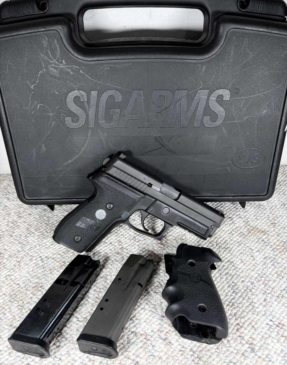 Sig Sauer P229 .40 S&W Pistol (3) mags, Org Factory Case & Man  Hogue Grips-img-0