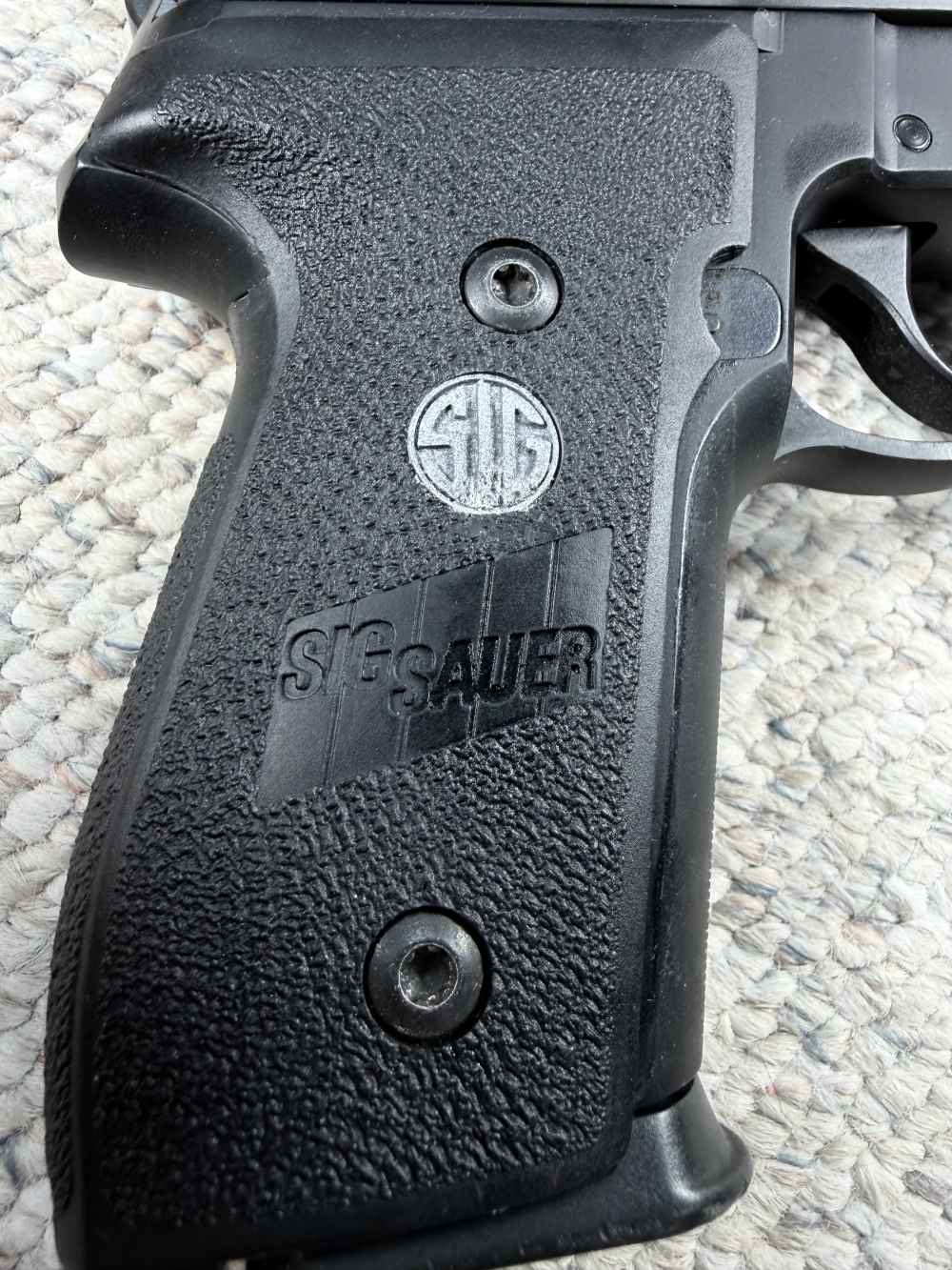 Sig Sauer P229 .40 S&W Pistol (3) mags, Org Factory Case & Man  Hogue Grips-img-5