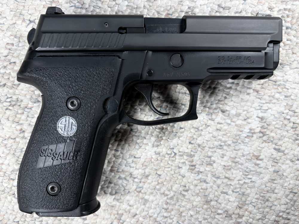 Sig Sauer P229 .40 S&W Pistol (3) mags, Org Factory Case & Man  Hogue Grips-img-1